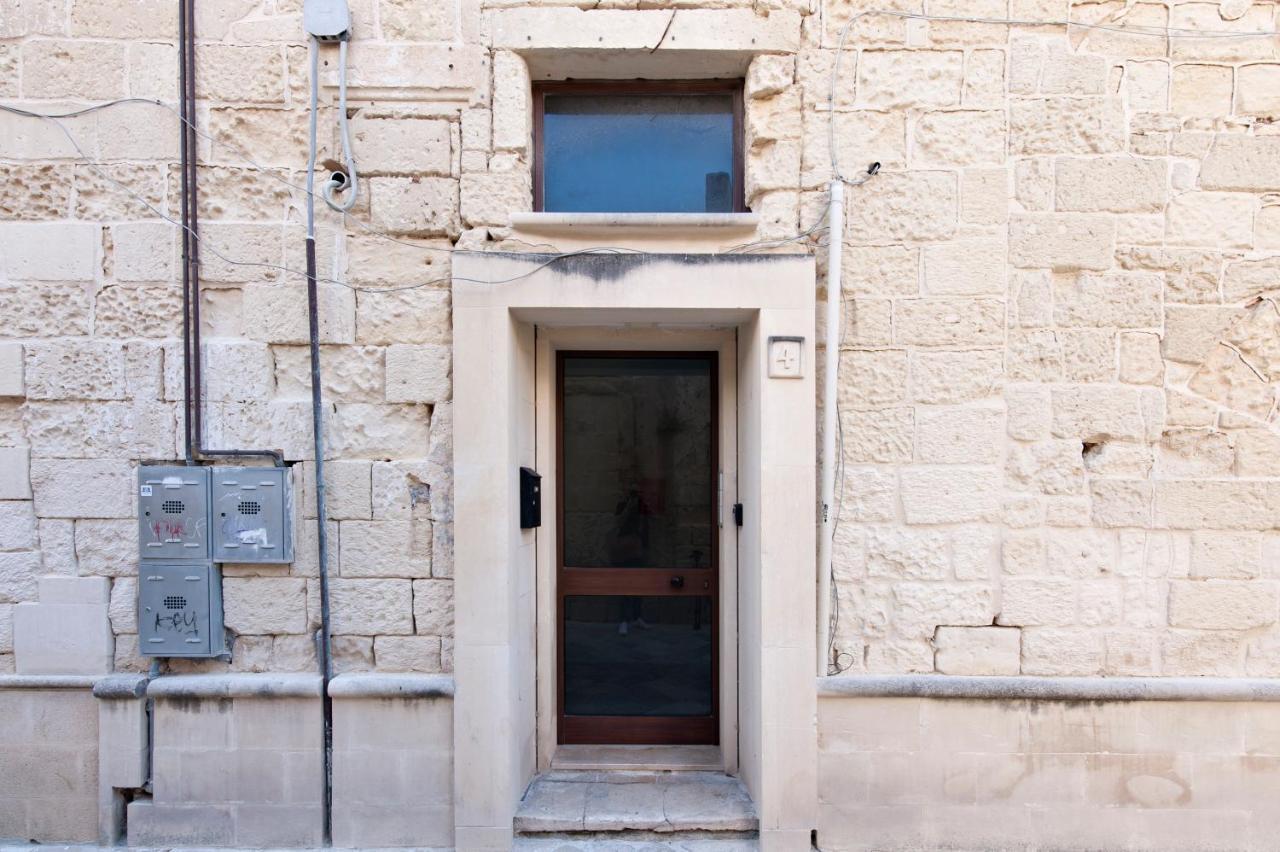 Mesagnesi 6 - Loft Centro Storico Sit Apartment Lecce Luaran gambar
