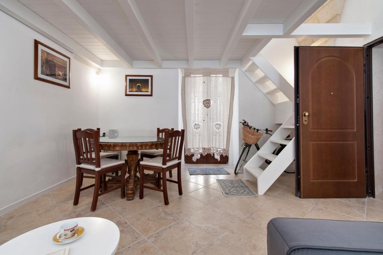 Mesagnesi 6 - Loft Centro Storico Sit Apartment Lecce Luaran gambar